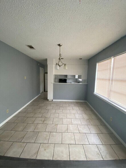 Building Photo - 1004 Mary Jane Cir