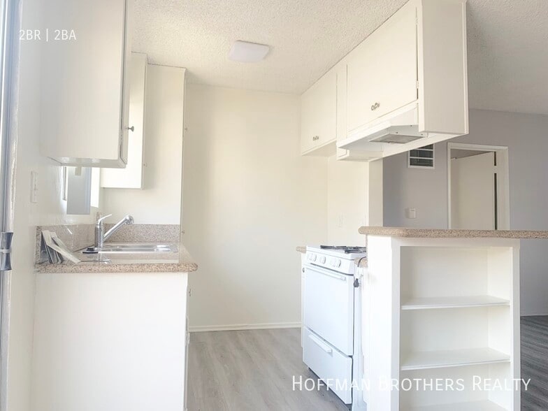 Building Photo - 1642 Barry Ave