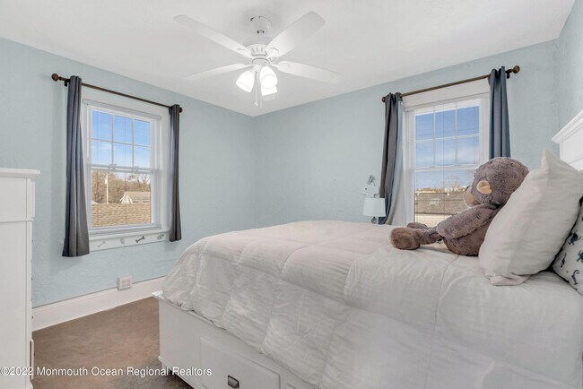 Building Photo - 102 Dixon Ave