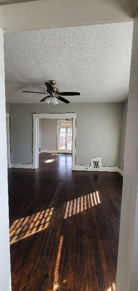 Building Photo - 2950 Kling Ave
