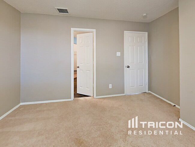 Building Photo - 6701 Silver Sage Dr