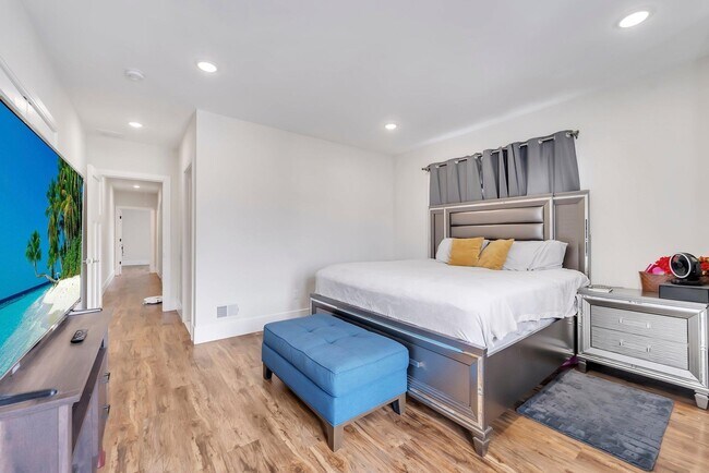 Building Photo - 285 JULIANNE Ter