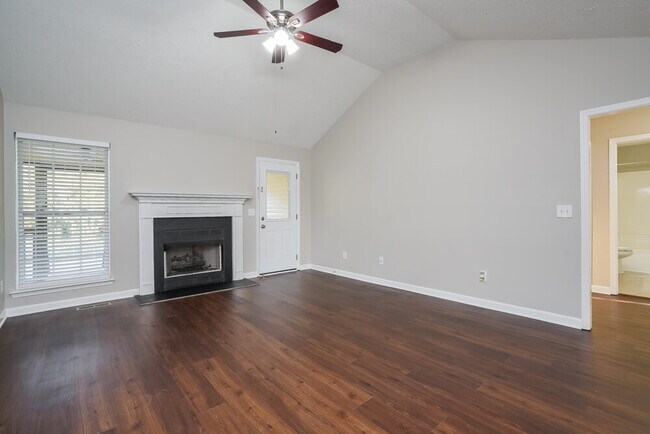 Building Photo - 524 Summit Way