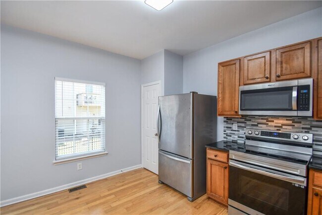 Building Photo - 2201 Landing Walk Dr