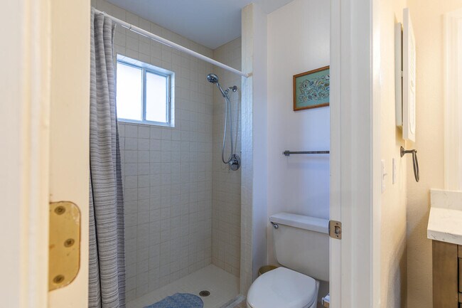 Building Photo - 3303 SE Sandpiper Ct