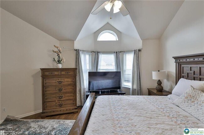 Building Photo - 204 Ridings Cir