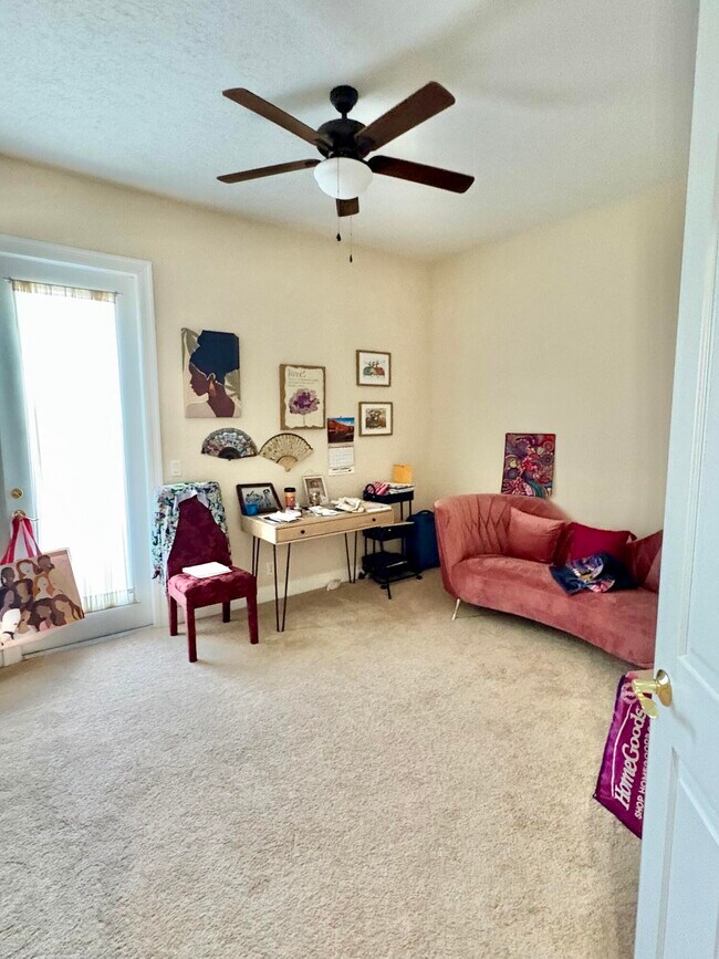 Building Photo - 3558 Collonade Dr