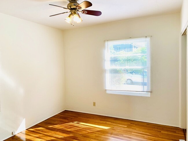 Building Photo - BEAUTIFUL 2BD/1BA CONDO IN CROWN POINT! W/ GARAGE & LAUNDRY! $3,595/mo