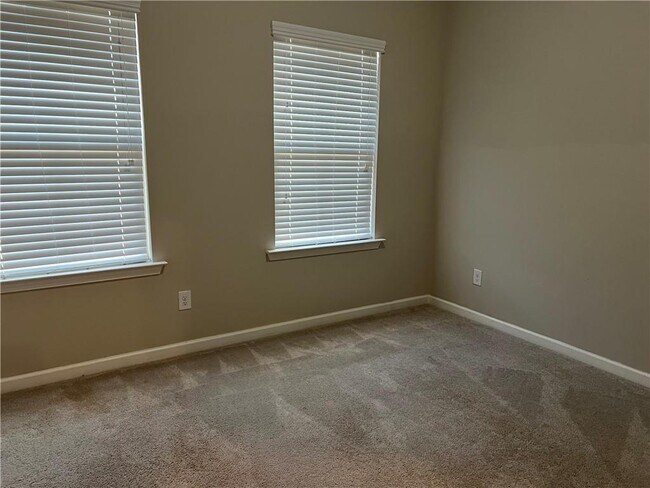 Building Photo - 363 Commons Ave