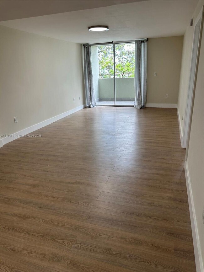 Building Photo - 10090 NW 80th Ct