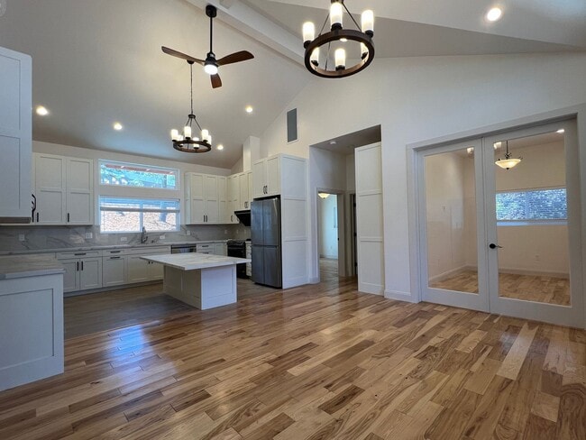 Building Photo - 7071 Martwood Way