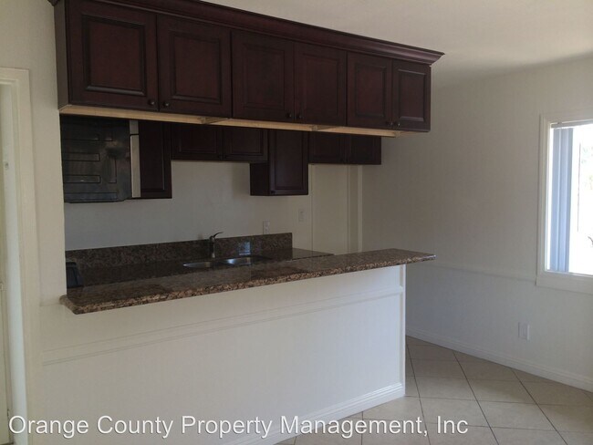 Building Photo - 714-718 W 20th St