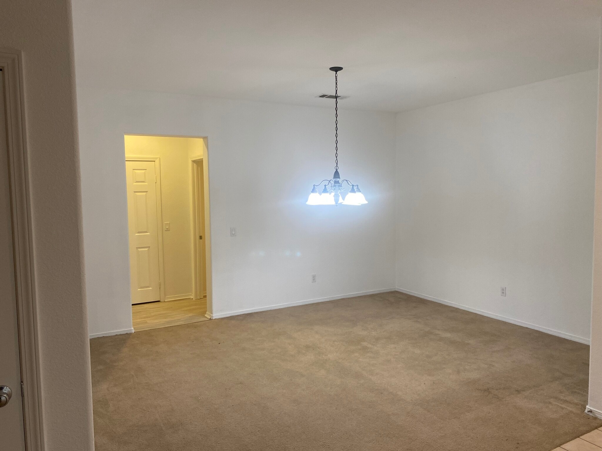 Building Photo - 102 Elderberry Ct