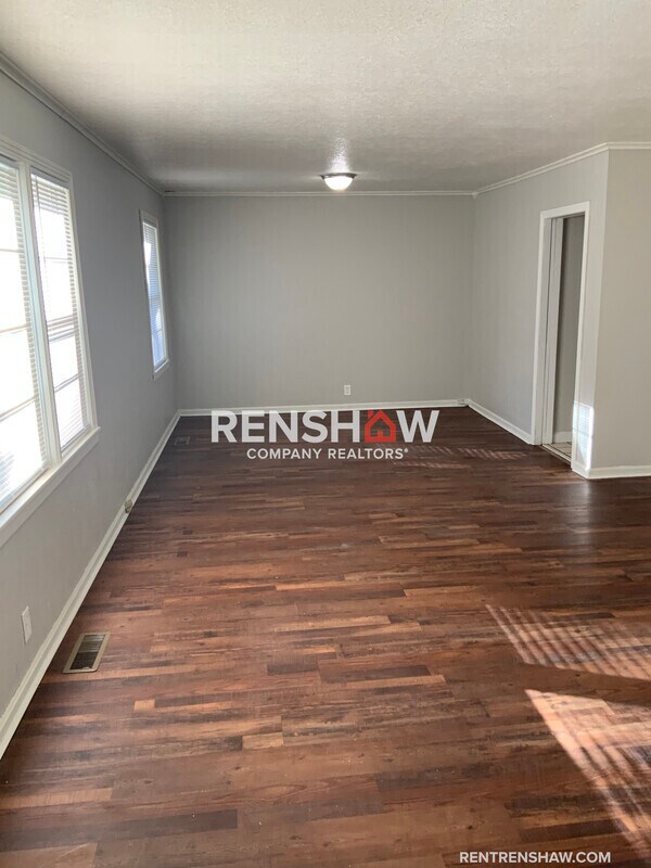 Building Photo - 212 N Poplar St