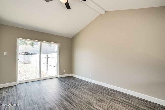 Building Photo - 215 S Doran