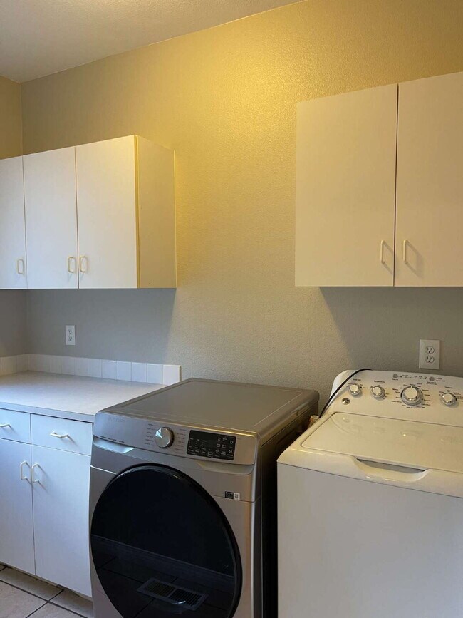 Building Photo - 4-Bedroom Happy Valley Home with Large Garage, Spacious Living Areas & Covered Deck