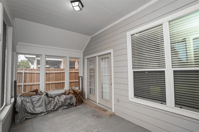 Building Photo - 1424 Canary Dr