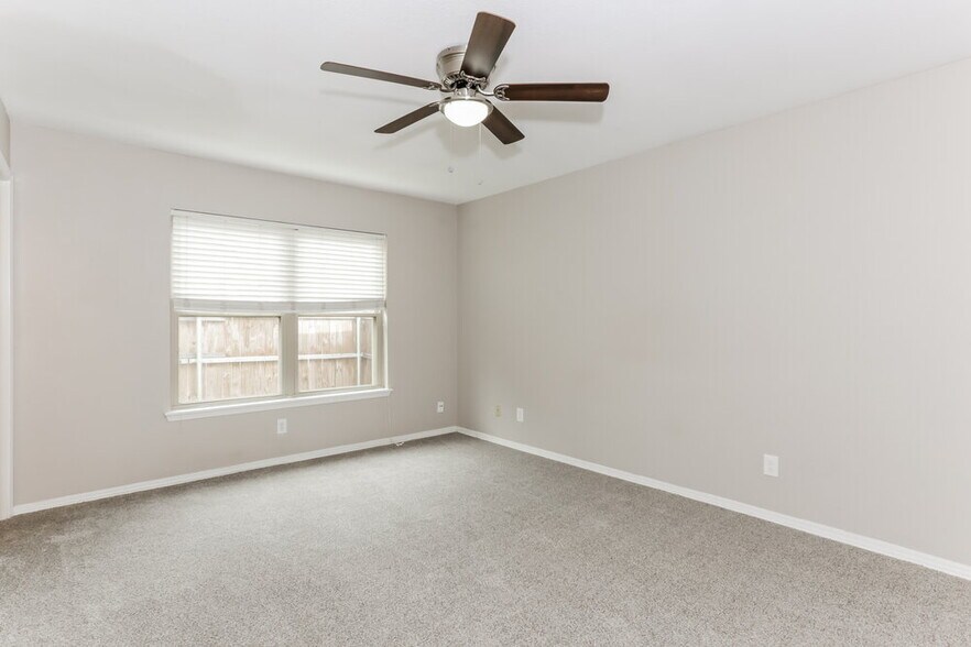 Building Photo - 511 Rosewood Ln