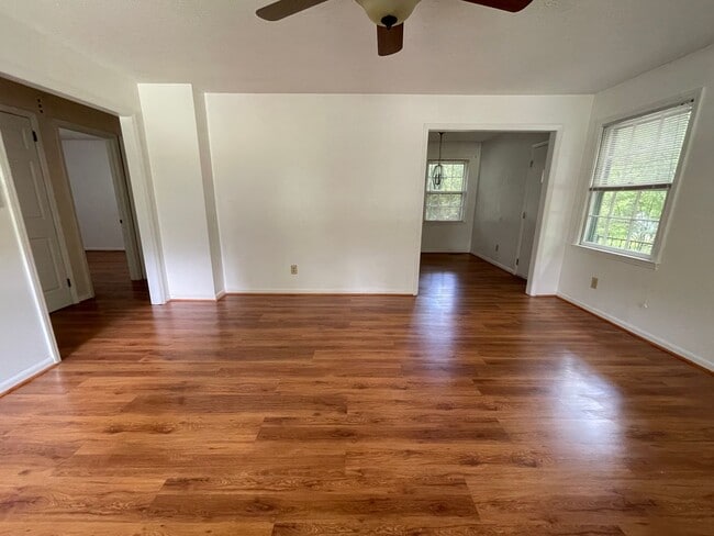 Building Photo - Charming 2br house on the Northside of Cha...