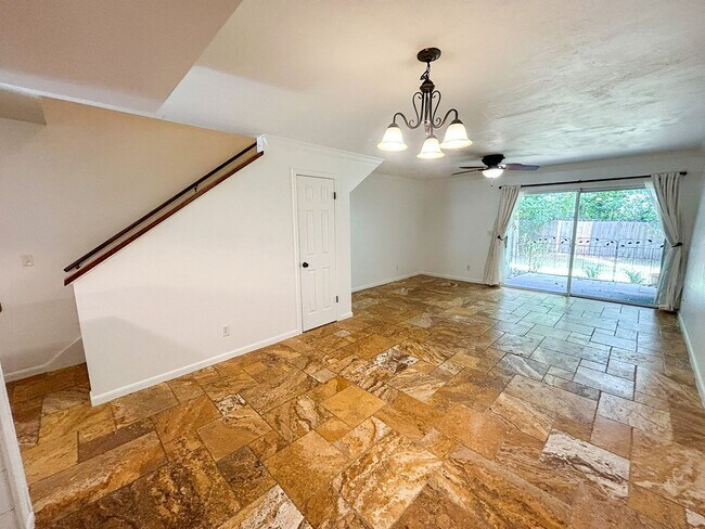 Building Photo - Pickwick Park #805 - Pet Friendly!