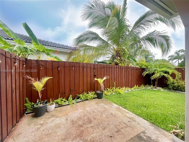 Building Photo - 14121 SW 130th Ave