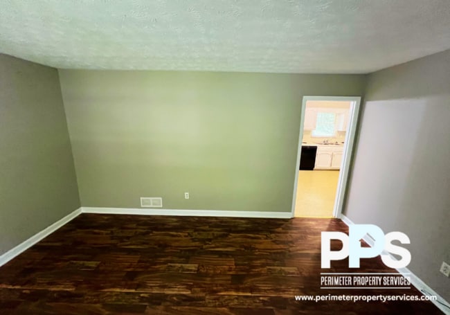 Building Photo - 6999 Knollwood Dr
