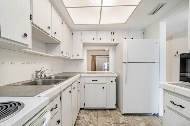 Building Photo - 5800 Margate Blvd