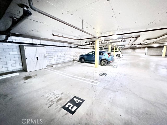 Building Photo - 111 S Oak Knoll Ave