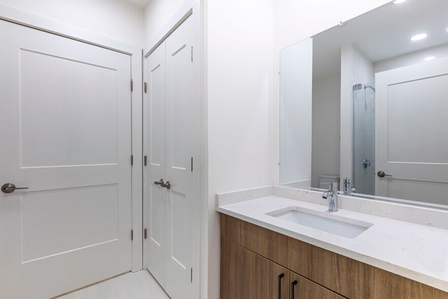 Building Photo - 319 Broadway