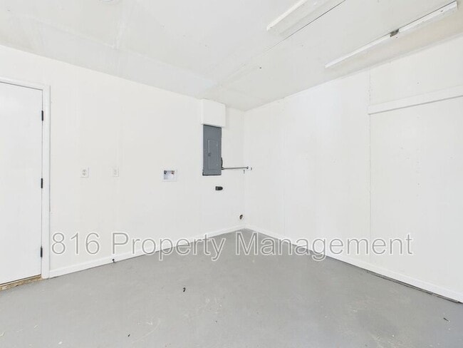 Building Photo - 8506 E 111 St