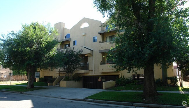 Building Photo - Vista Del Monte Deluxe Apartments