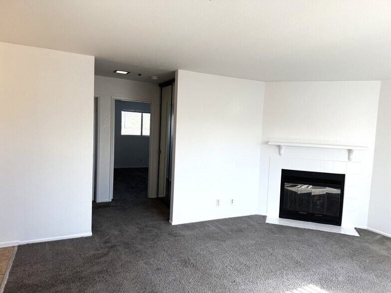 Building Photo - 10777 Walnut St