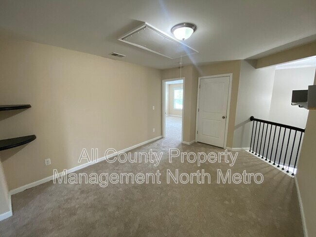 Building Photo - 1640 Putnam Pl