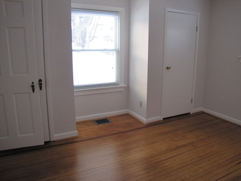 Building Photo - 9982 Zig Zag Rd