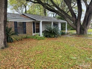 Building Photo - 7823 Dartmoor Dr