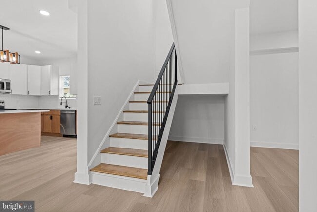 Building Photo - 265 Holly Dr