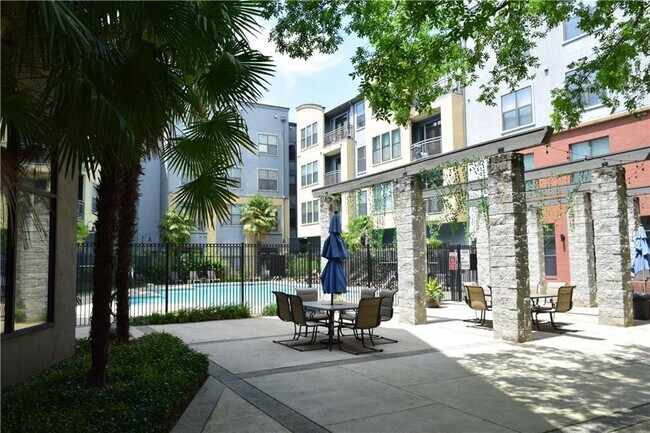 Building Photo - 400 17th St NW