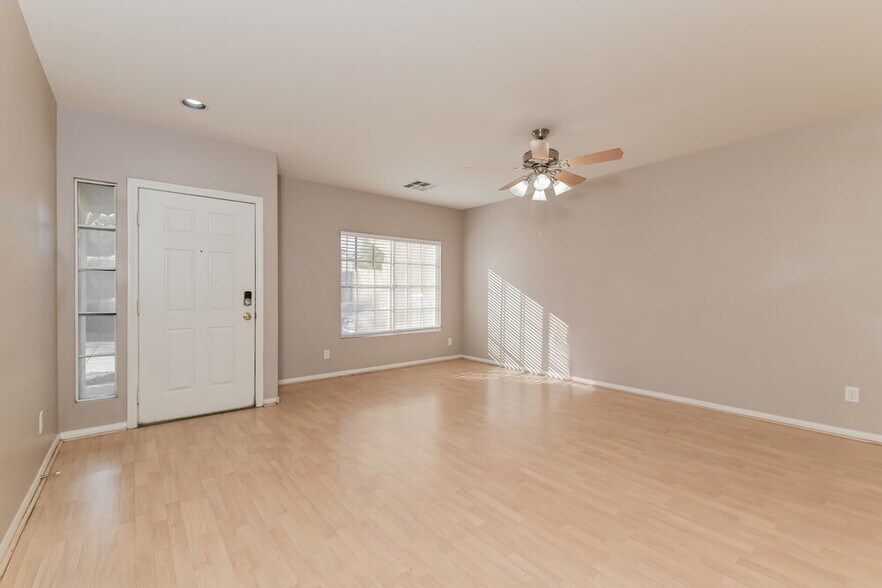 Building Photo - 896 Eureka Falls Ct