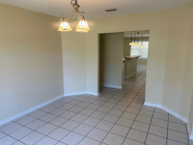 Building Photo - 2308 Valley Pl