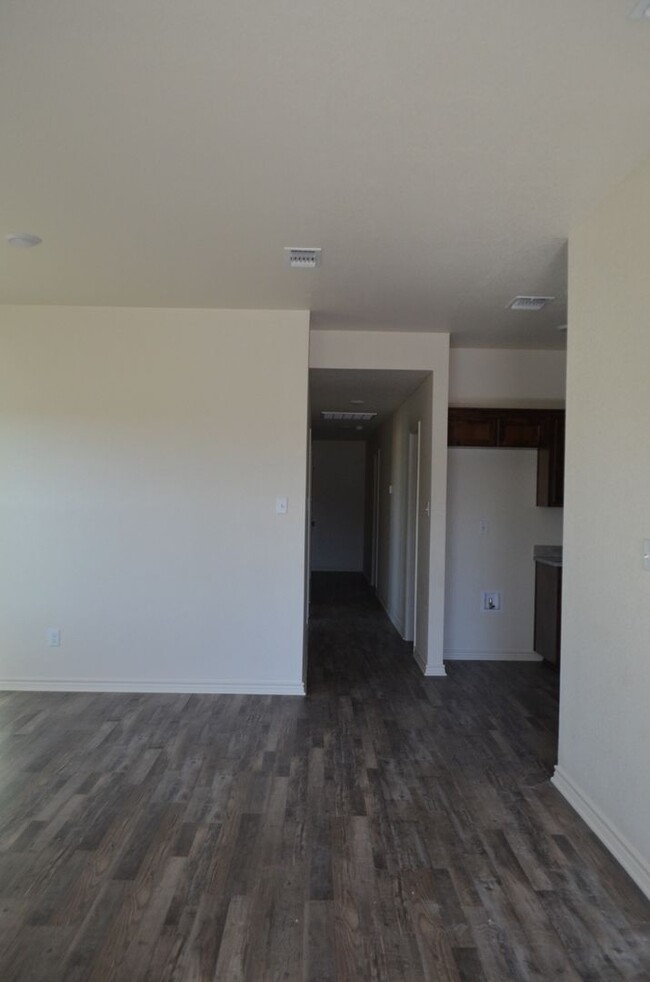Building Photo - 404 W Avenue C