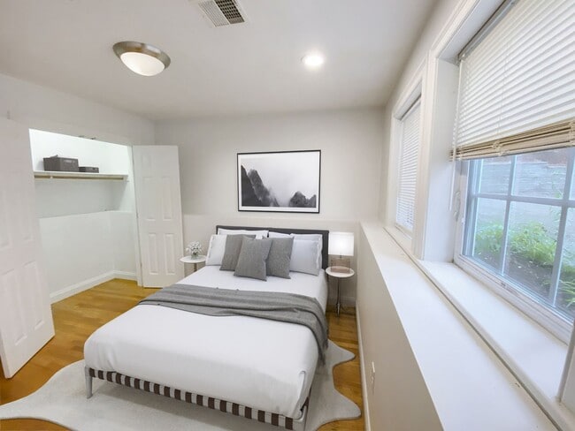 Building Photo - Stunning 4 bed 2 bath in beautiful Jamaica Plain