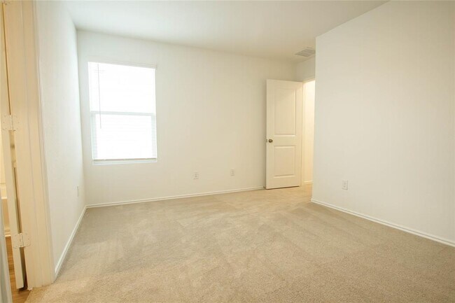 Building Photo - 42 Trinity Cir