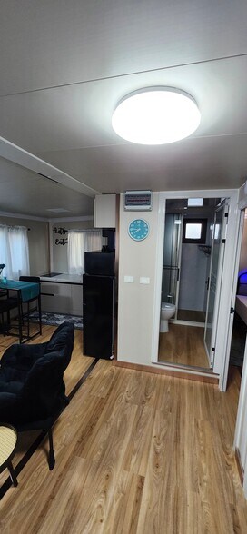 Building Photo - 2 W Nakoma