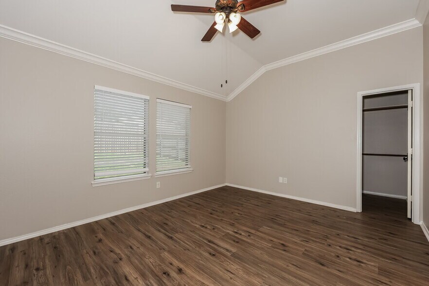 Building Photo - 1300 Maple Terrace Dr