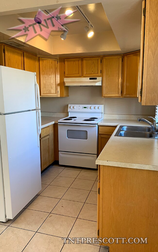 Building Photo - Villas at the Ridge Condo