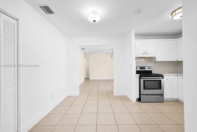 Building Photo - 3233 SW 25th St