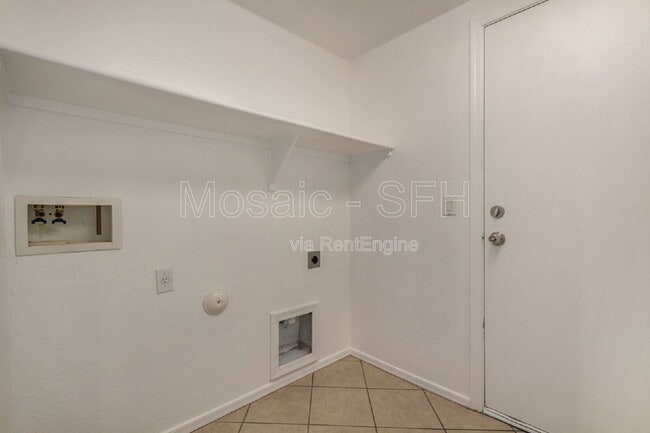 Building Photo - 5215 W Hasan Dr