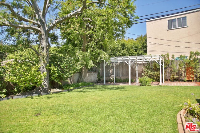 Building Photo - 2963 Queensbury Dr