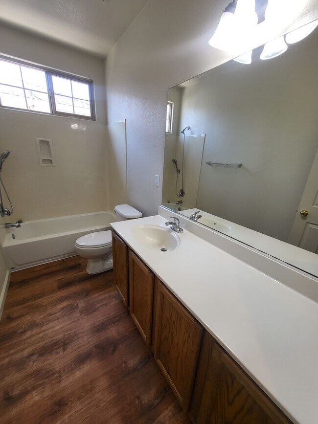 Building Photo - 1267 Quail Run Dr
