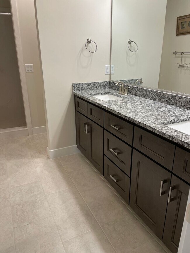 Building Photo - Great home located in Hurricane!